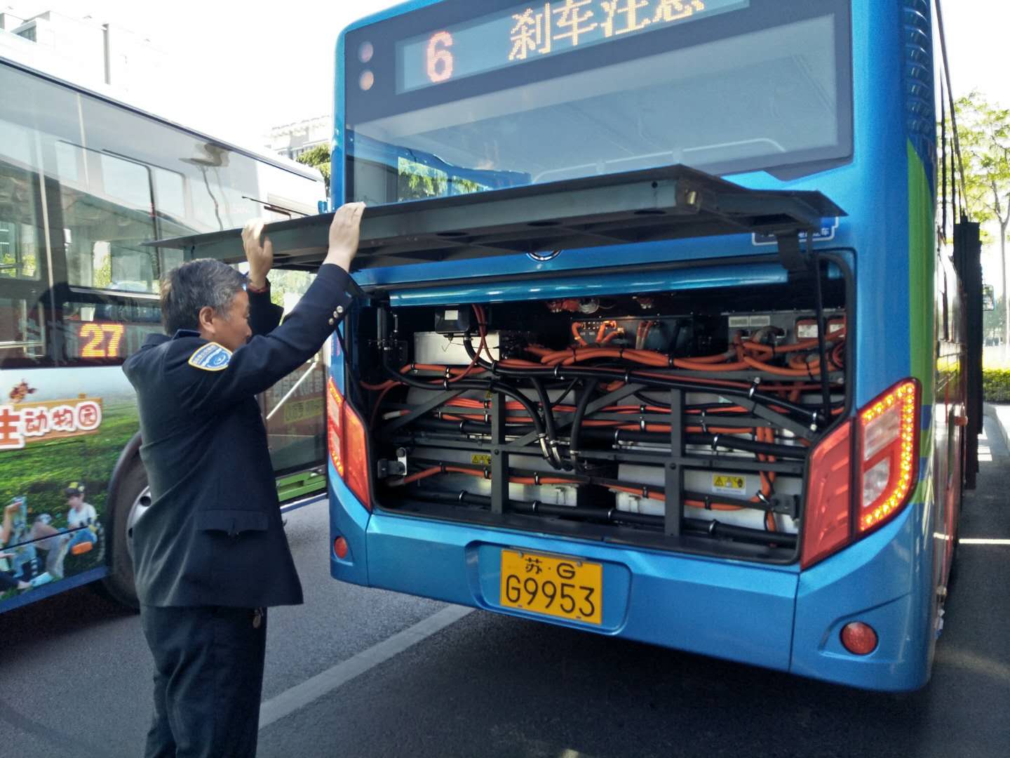 公交集團(tuán)公交事業(yè)一部開展“白虎山廟會(huì)”前安全檢查  全面保障運(yùn)營